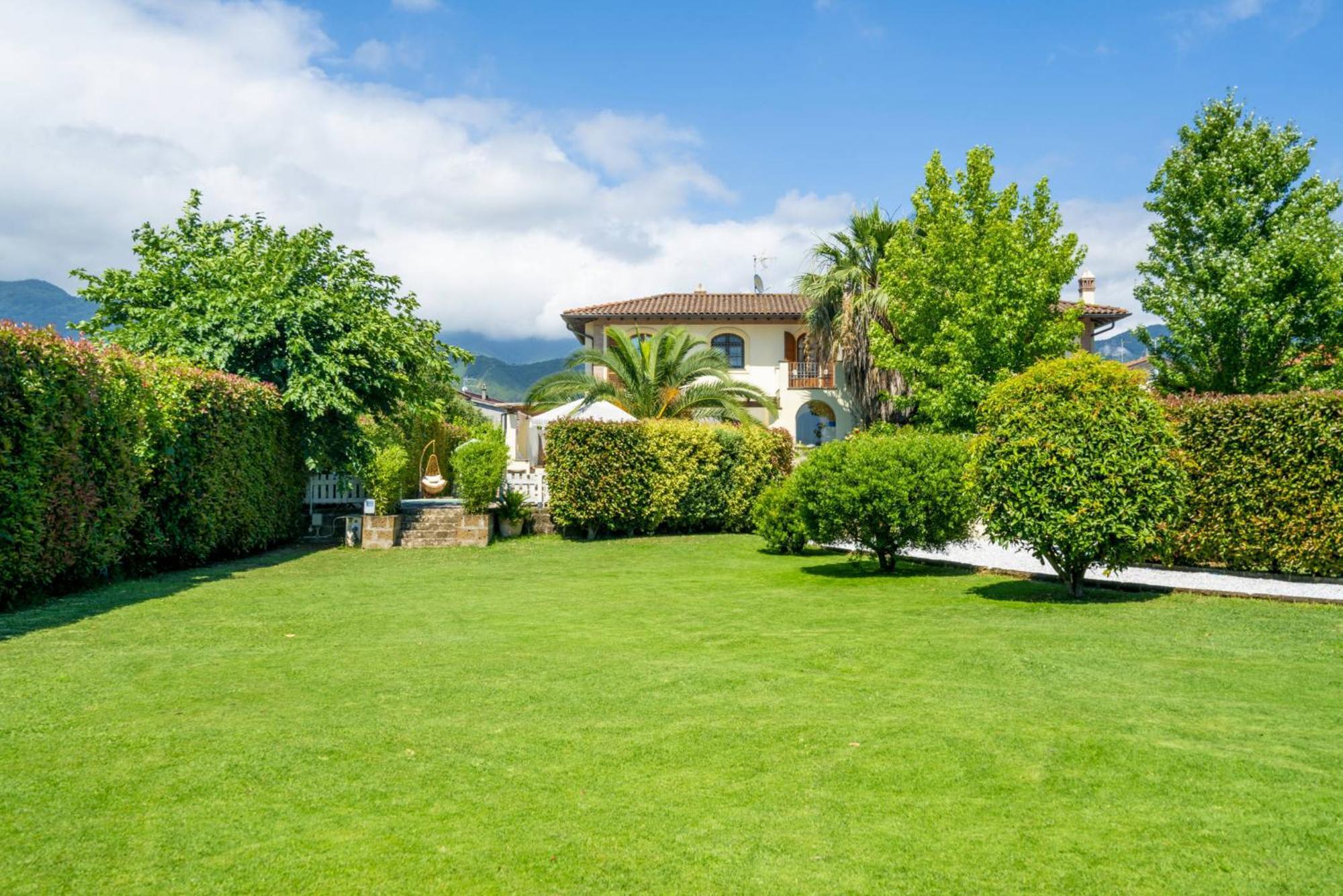 Villa Lorenzo Querceta Extérieur photo